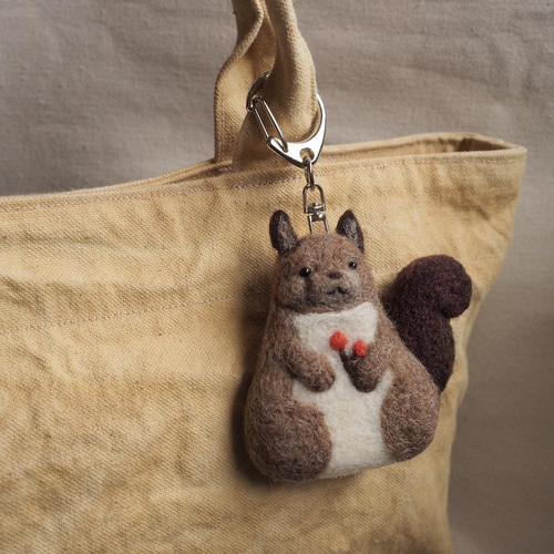 エゾリスのキーホルダー 羊毛フェルト mofuri工房 通販 11584199