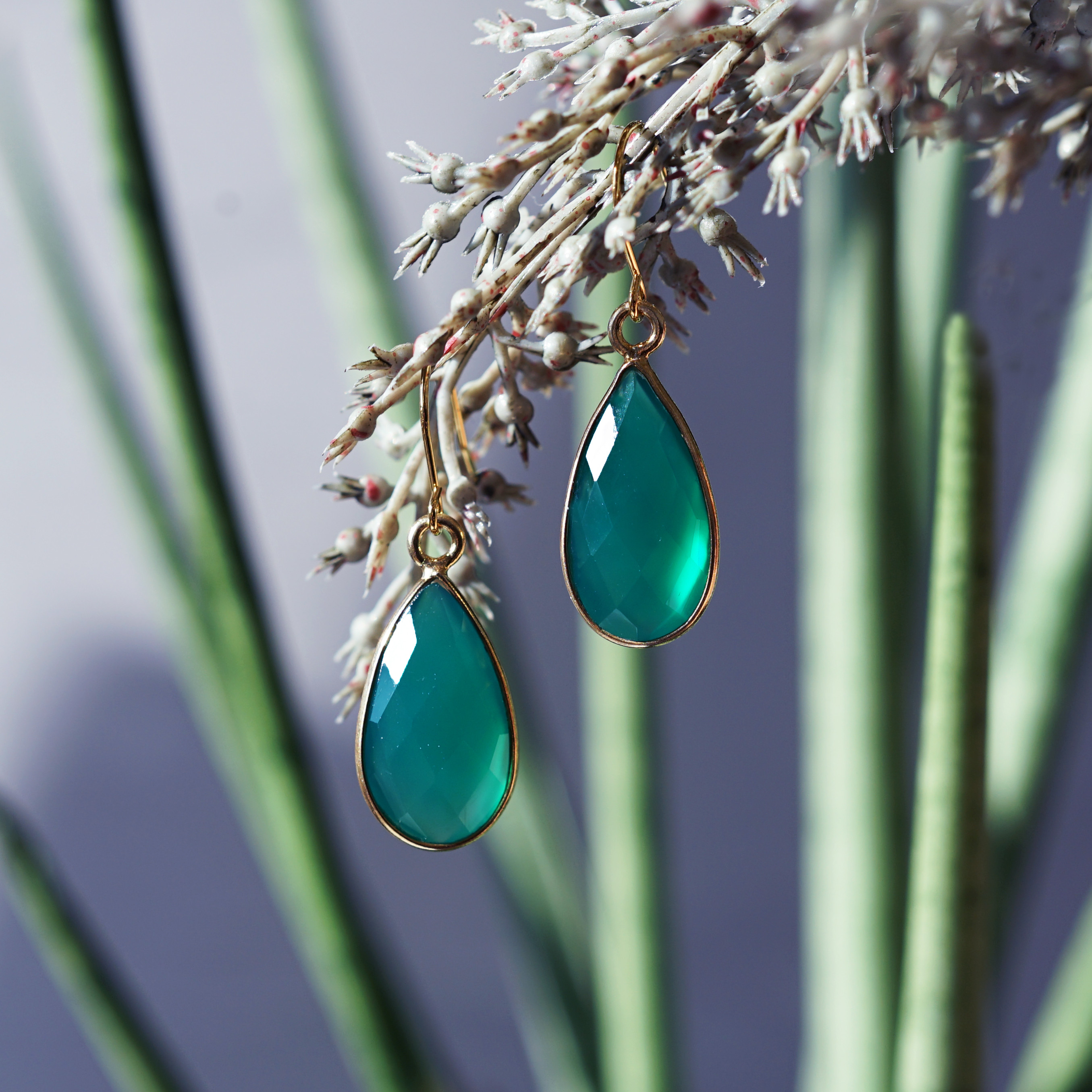 グリーンオニキスの枠留めピアス・サージカルステンレス・イヤリング可　～常盤色（ときわいろ）