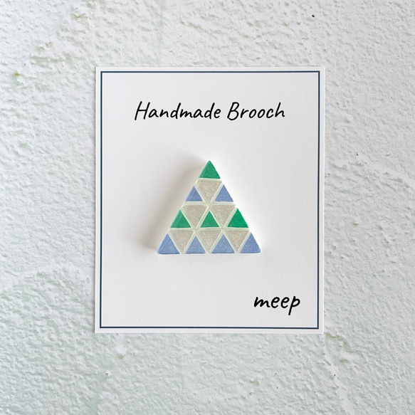 幾何学三角ブローチ（緑×青×白） 2枚目の画像