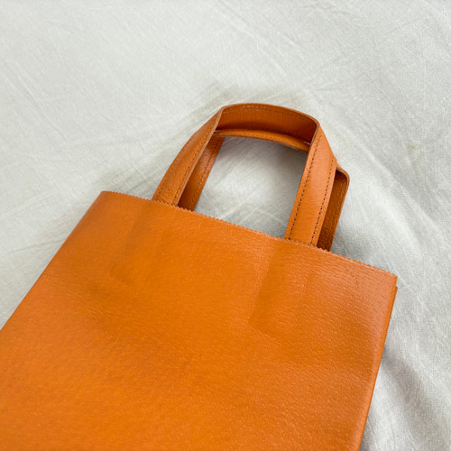 紙袋型 レザー コンセプチュアルバッグ ナチュラル 経年変化