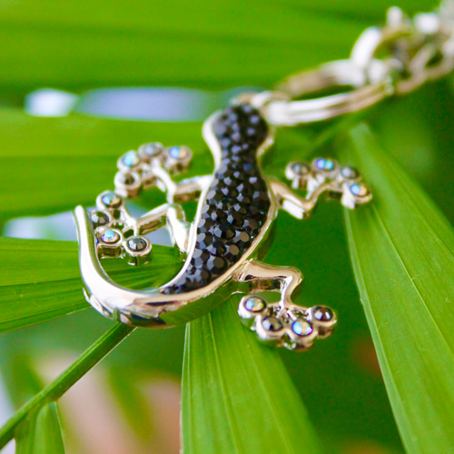 Geckoペンダント】送料込 （蛇(ヘビ)玉ペンダント マラカイト 革ヒモ  