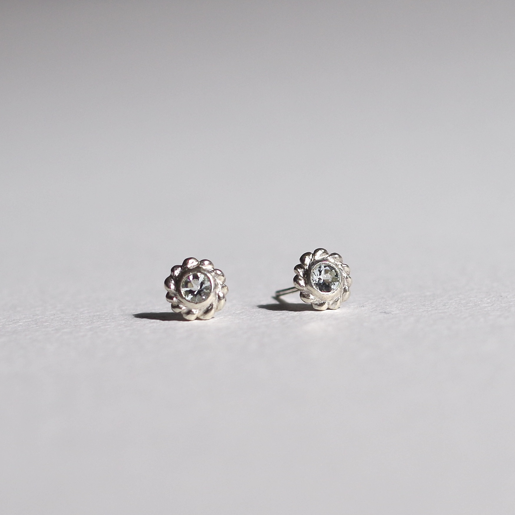 SV Flower Cupcake Aquamarine pierces