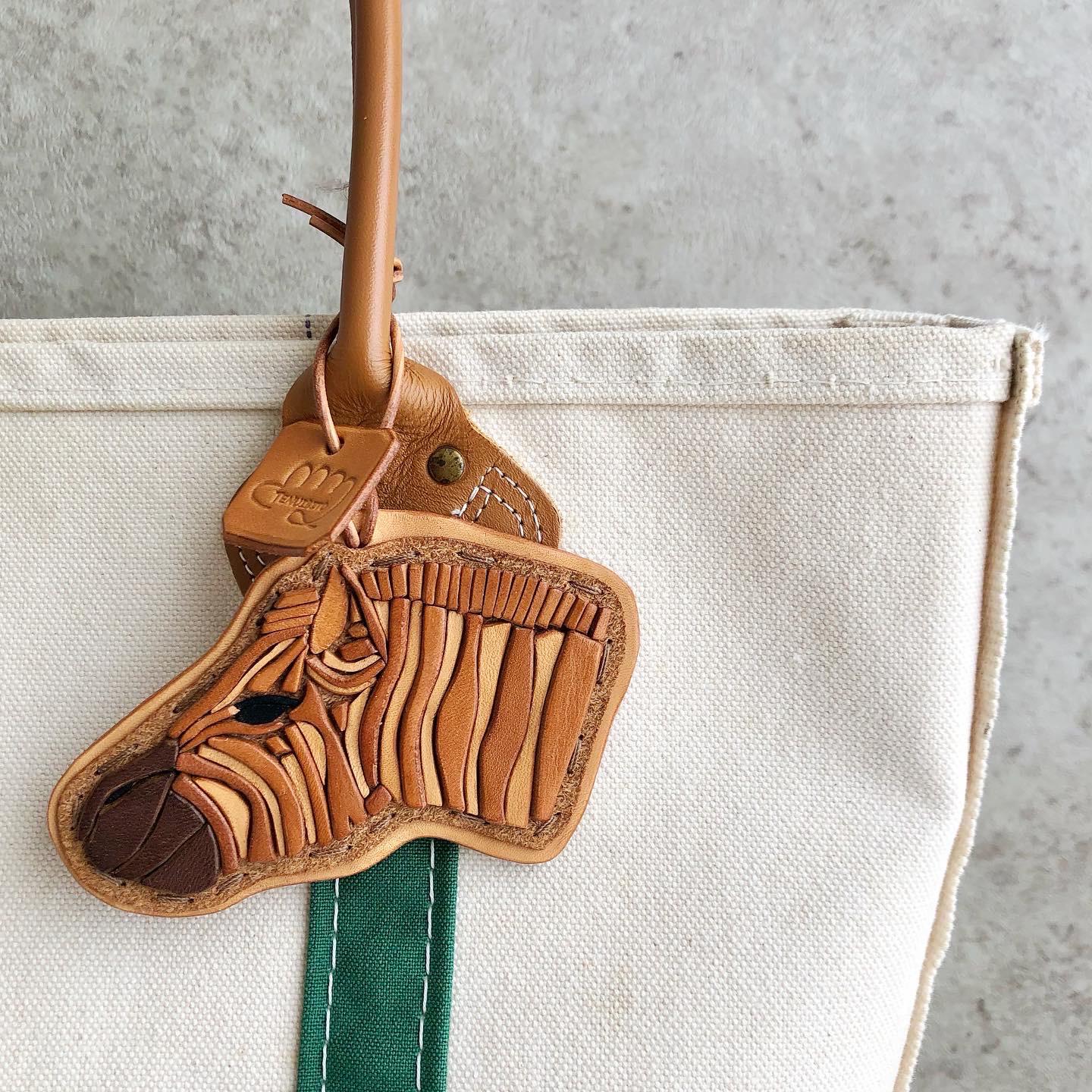 限定価格■送料無料■ レザーバッグチャーム / Zebra