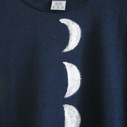 月齢・月の満ち欠け・満月半月新月・女子S〜Mサイズ（150〜160cm対応サイズ）紺＊手描きTシャツchobico 4枚目の画像