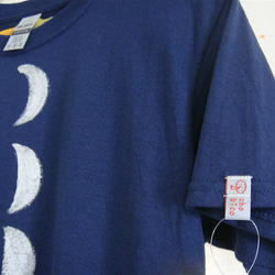 月齢・月の満ち欠け・満月半月新月・女子S〜Mサイズ（150〜160cm対応サイズ）紺＊手描きTシャツchobico 3枚目の画像