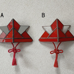 ステンドグラスの兜飾り（赤備え） 2枚目の画像