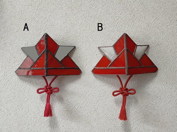 ステンドグラスの兜飾り（赤備え） 2枚目の画像