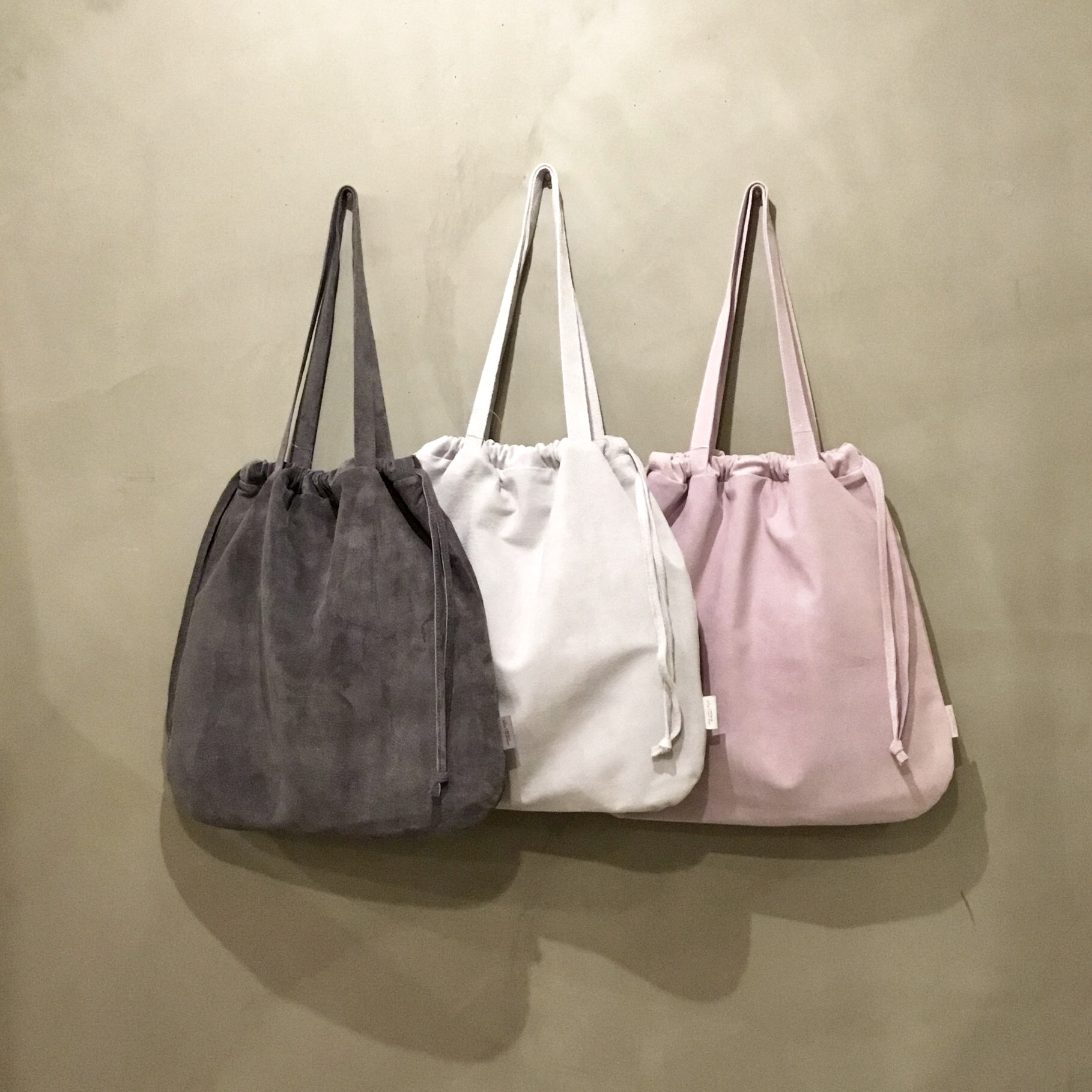 【SALEです】ピッグスエードの巾着風トートバッグ。大きめです！