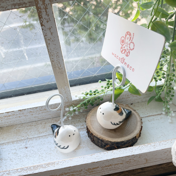 【再販】陶器 カードスタンド シマエナガ/陶器製 鳥 雪の妖精 写真立て メモスタンド 2枚目の画像
