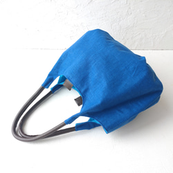 コバルトブルーのリネン　バルーンバッグ　 4枚目の画像