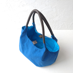 コバルトブルーのリネン　バルーンバッグ　 3枚目の画像