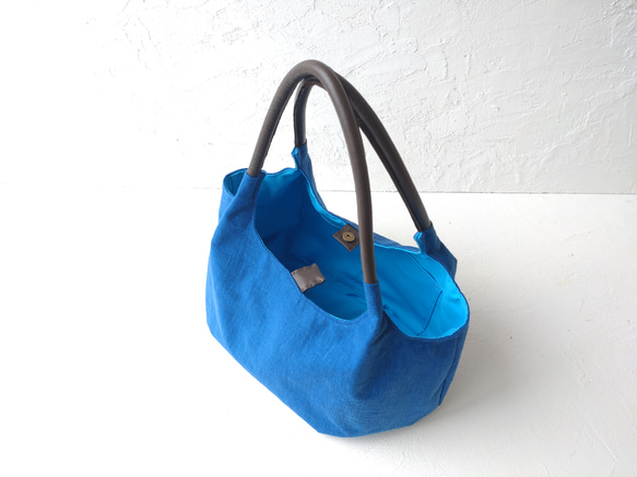 コバルトブルーのリネン　バルーンバッグ　 3枚目の画像