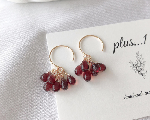 red flower bud（天然石14kgfピアス／イヤリング） ピアス
