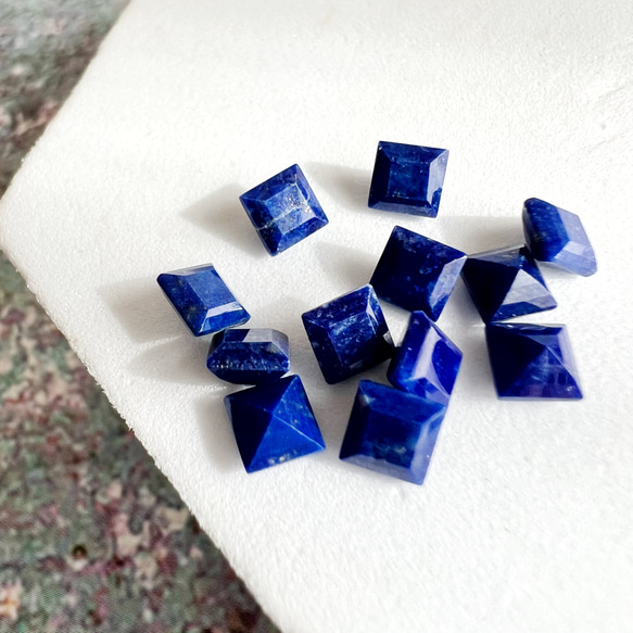 【JORIE】 星空プラネタリウムLAPIS LAZULI square earrings（4mm/4爪）刻印あり　 6枚目の画像