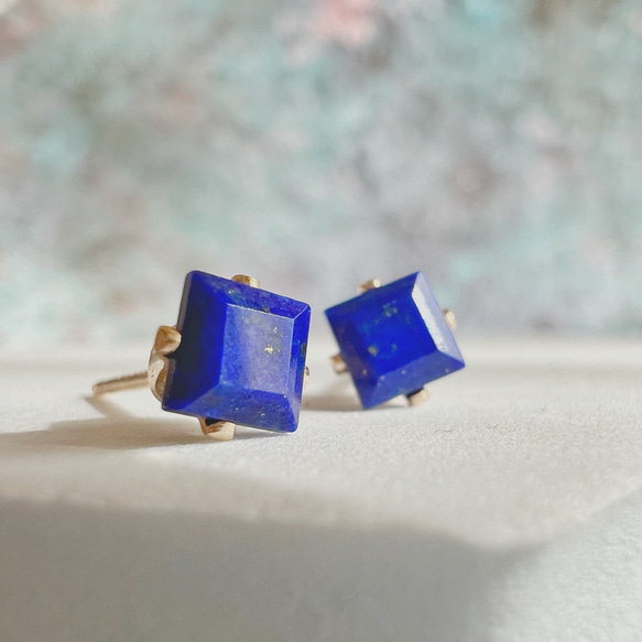 【JORIE】 星空プラネタリウムLAPIS LAZULI square earrings（4mm/4爪）刻印あり　 1枚目の画像
