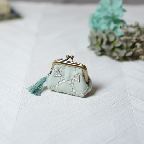 ミントグリーン・猫耳のミニがま口ポーチ ポーチ azure blue 通販