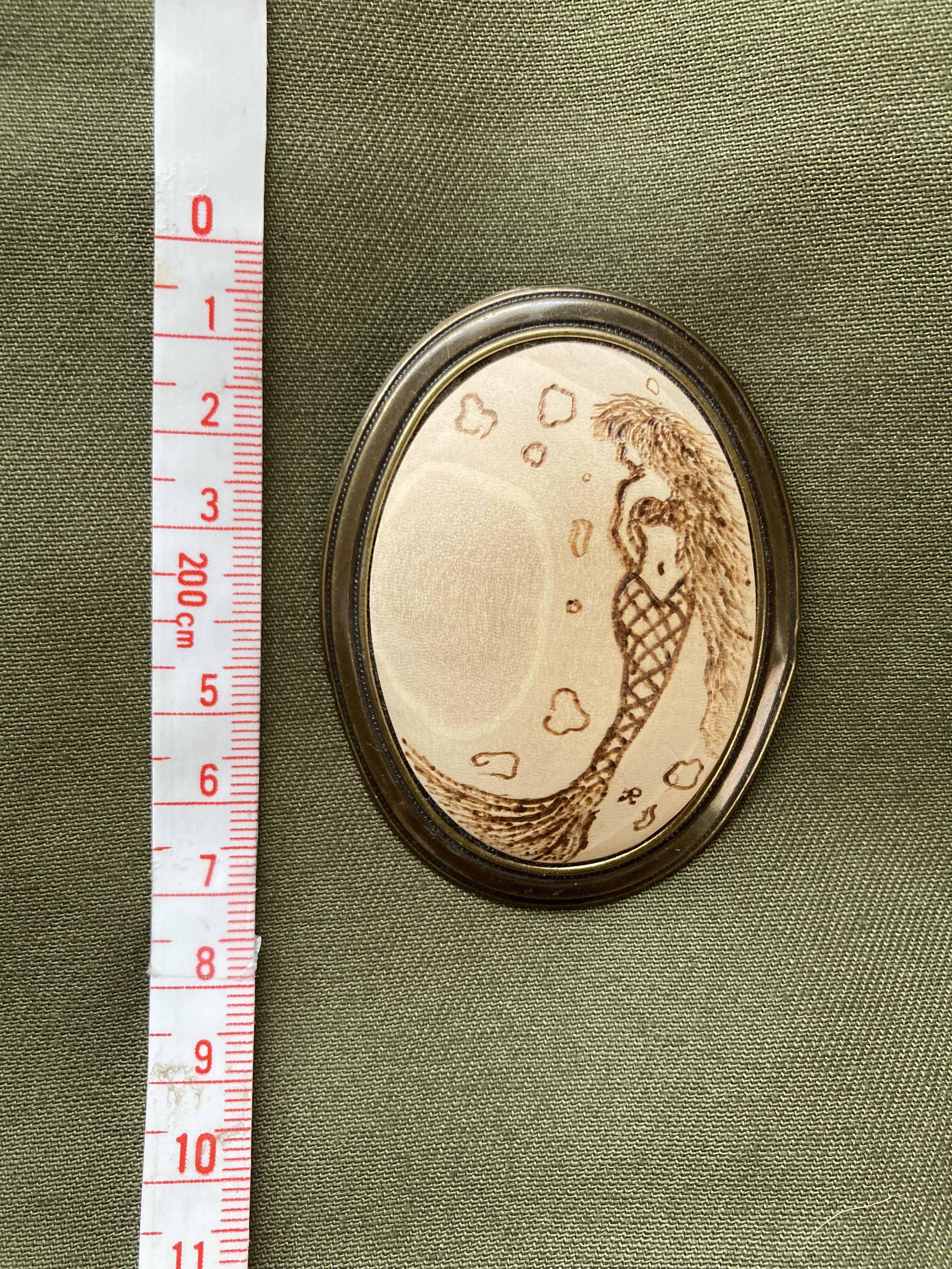 Julie the mermaid ブローチ　ユニーク