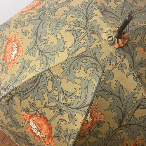 送料無料 ウィリアムモリスデザインの生地使用 手作り日傘 カーキに