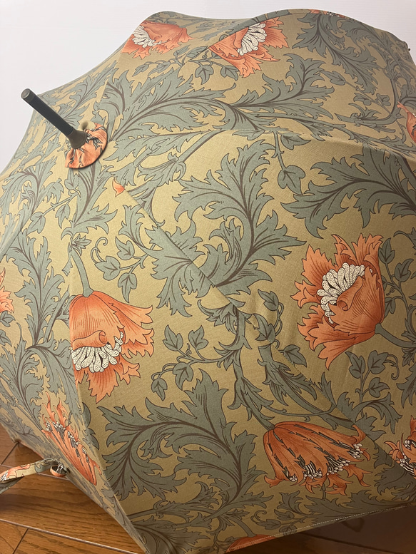 送料無料　ウィリアムモリスデザインの生地使用　手作り日傘　カーキにオレンジのアネモネ 7枚目の画像