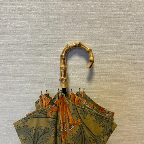 送料無料 ウィリアムモリスデザインの生地使用 手作り日傘 カーキに