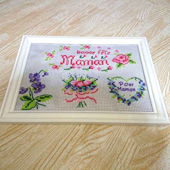 pour Maman=お母さんへ  花の刺繍の写真立て 1枚目の画像