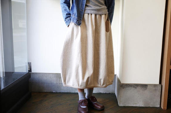 73一雫のサンドベージュデニムバルーンスカート73cm丈 3枚目の画像