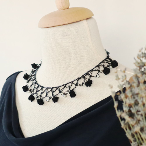 OYA crochet 45cm Necklace [ROSE Pearl] Black 第1張的照片