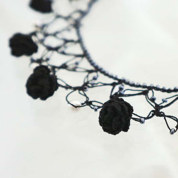 OYA crochet 45cm Necklace [ROSE Pearl] Black 第3張的照片