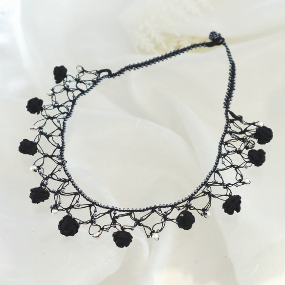 OYA crochet 45cm Necklace [ROSE Pearl] Black 第2張的照片