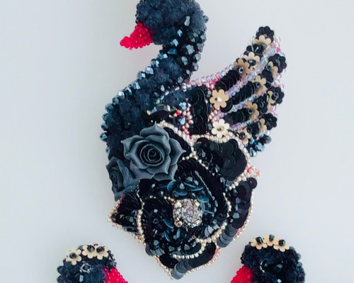 週末特価)立体刺繍 リースブローチ baa57a442aea4c96725ac8d19590b0