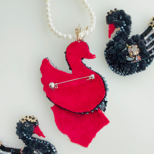 2025ver】ブラックスワンのブローチ オートクチュール刺繍仕立て