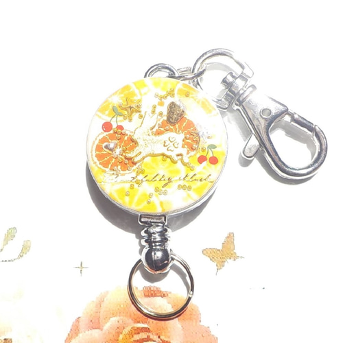 再販】レジンアクセサリー レジンキーホルダー 飛んでるうさぎ