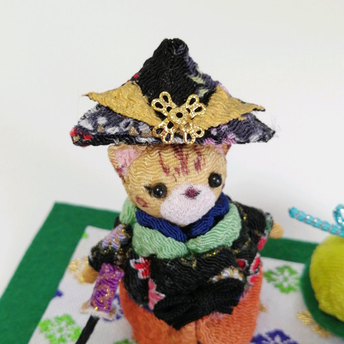 端午の節句✾茶トラ猫ちゃんの武者飾り✾ ちりめん細工のネコちゃんと