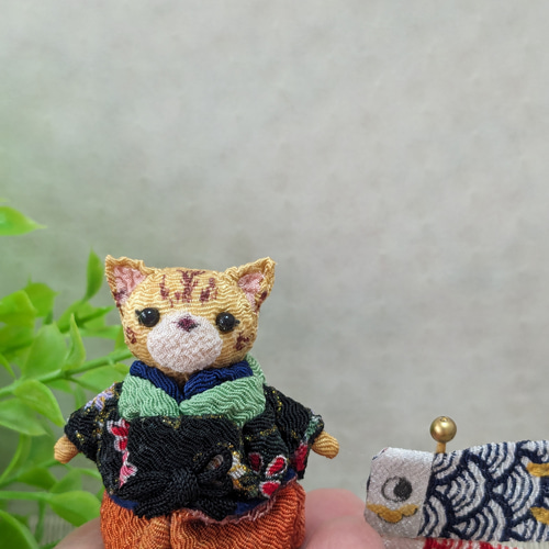 端午の節句✾茶トラ猫ちゃんの武者飾り✾ ちりめん細工のネコちゃんと