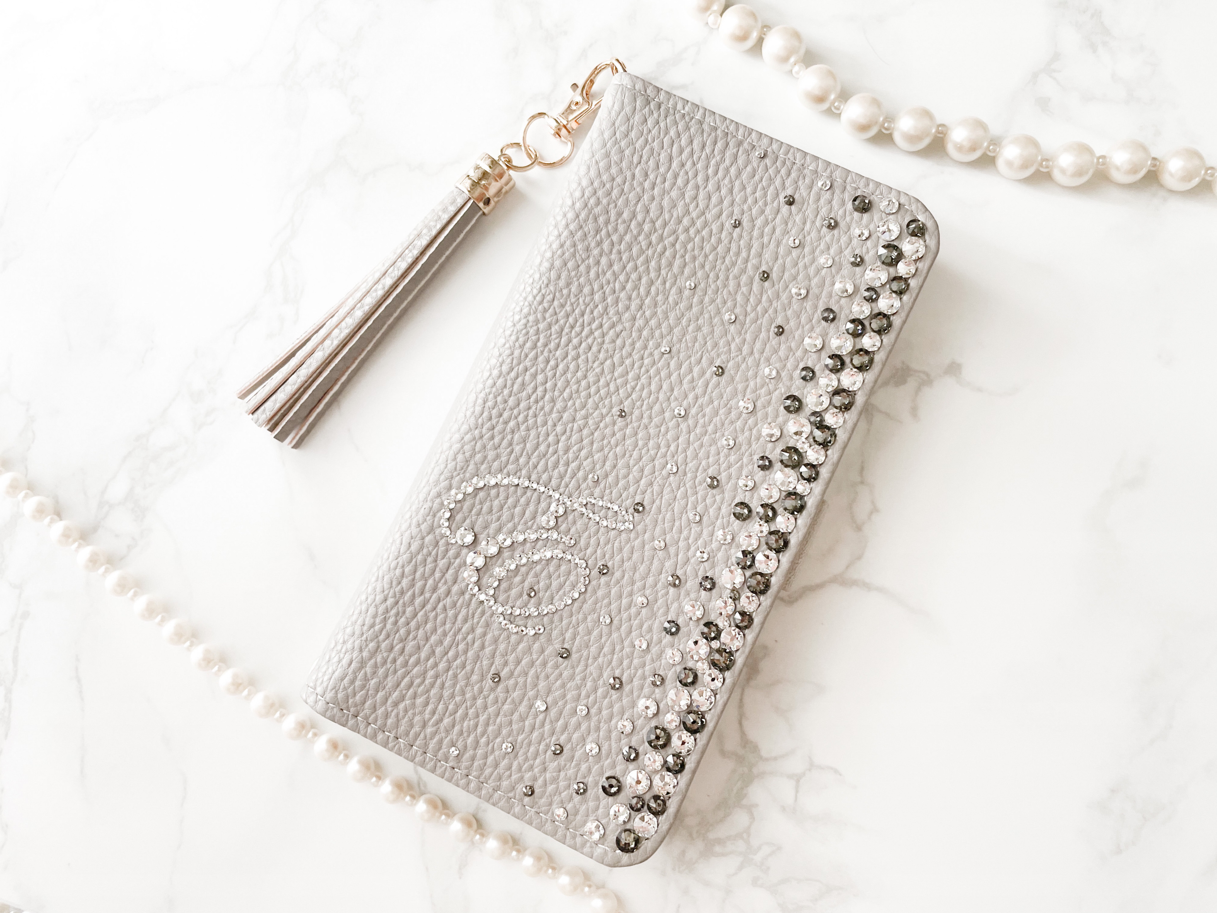 手帳型iPhone17pro,16,15,14他グレーカバースワロブラックダイヤモンドクリスタル デコレーションケース