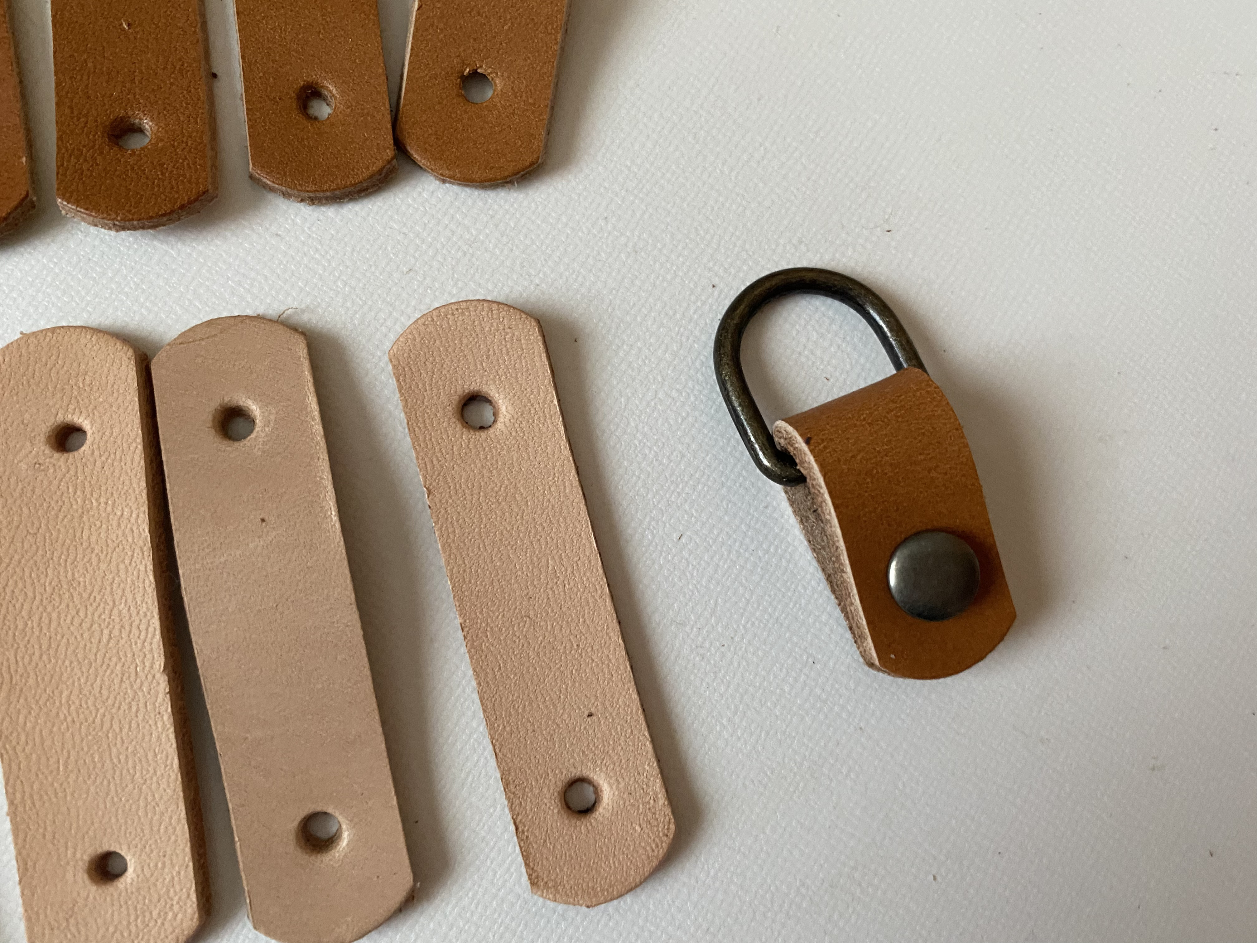 ビンテージ革タグ　レザータグ　ヌメ革たっぷりセット② コラージュ素材720 本革タグセットC☆ハンドメイドレザータグヌメクラウン その他