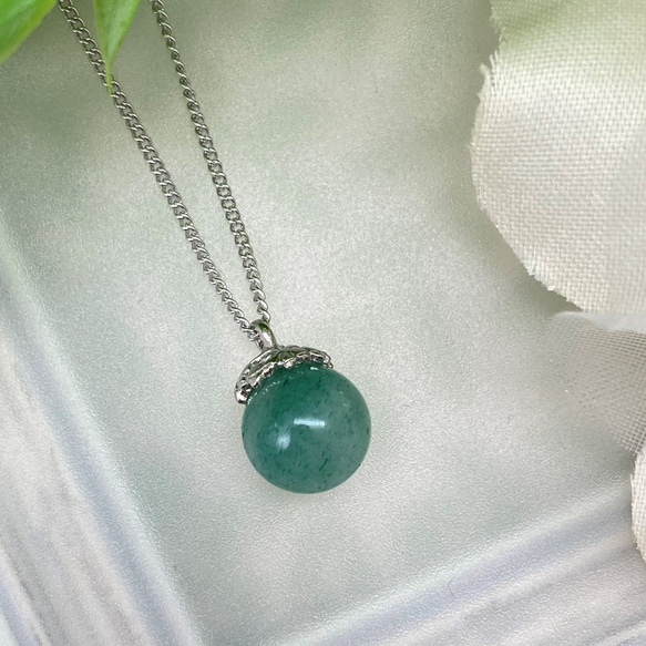 天然石 アベンチュリンの丸玉ペンダント【P0022】 ネックレス・ペンダント OKKOROSE 通販 11630916｜Creema(クリーマ)