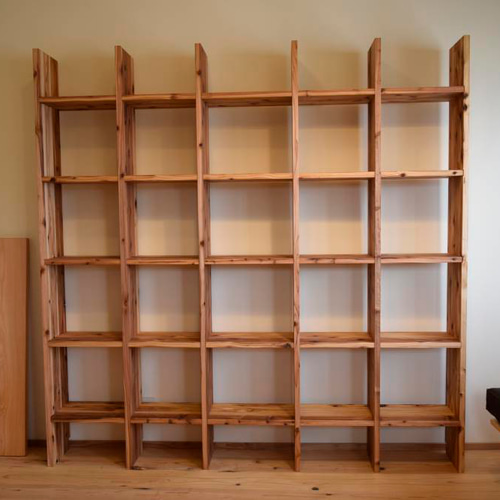 壁一面の杉の本棚（大型・壁面収納）｜HINOKI BASE FURNITURE 本棚・絵
