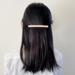 《long barrette》本革・大人色「モーブピンク」のシンプルなレザーバレッタ 2枚目の画像