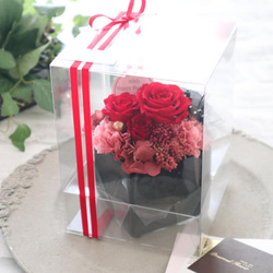 選べるメッセージ ｜赤いバラとカーネーションの華やかなアレンジメント｜還暦祝い・退職祝い・誕生日・母の日　pre.039 3枚目の画像