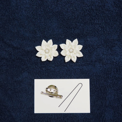 つまみ細工・真っ白な大輪花の花々／コームと… 7枚目の画像