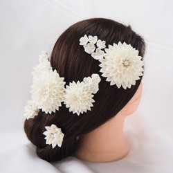 つまみ細工・真っ白な大輪花の花々／コームと… 9枚目の画像