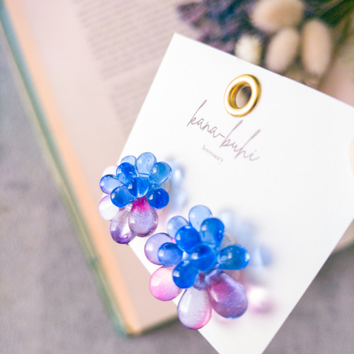 しずく型チェコビーズのピアス/イヤリング ビーズ刺繍アクセサリー