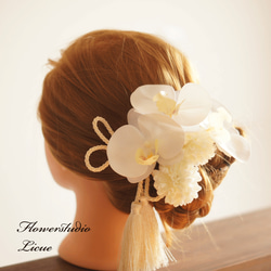 胡蝶蘭とマムの和風髪飾り（白）結婚式、成人式などのお着物に合わせて♪ 1枚目の画像