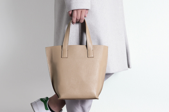 エンボスシュリンク レザー トートバッグ レディース ミニトートバッグ フォーマル 小さめ ベージュ ak-54ks 1枚目の画像