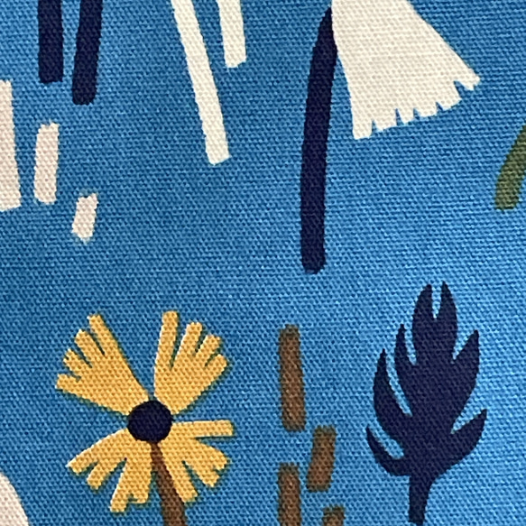 花とキノコのペタンコバッグ　北欧柄　A４　ブルー 3枚目の画像