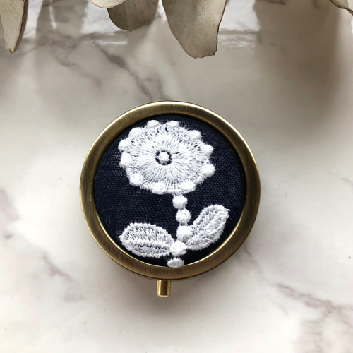 ピルケース (鏡付き) 〜 ミナペルホネン アクセサリーや薬などのまとめ