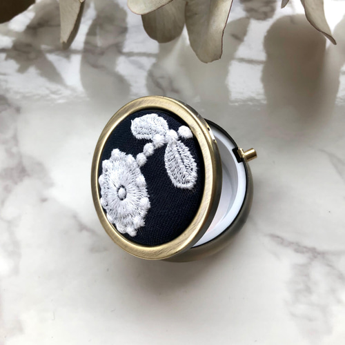 ピルケース (鏡付き) 〜 ミナペルホネン アクセサリーや薬などのまとめ