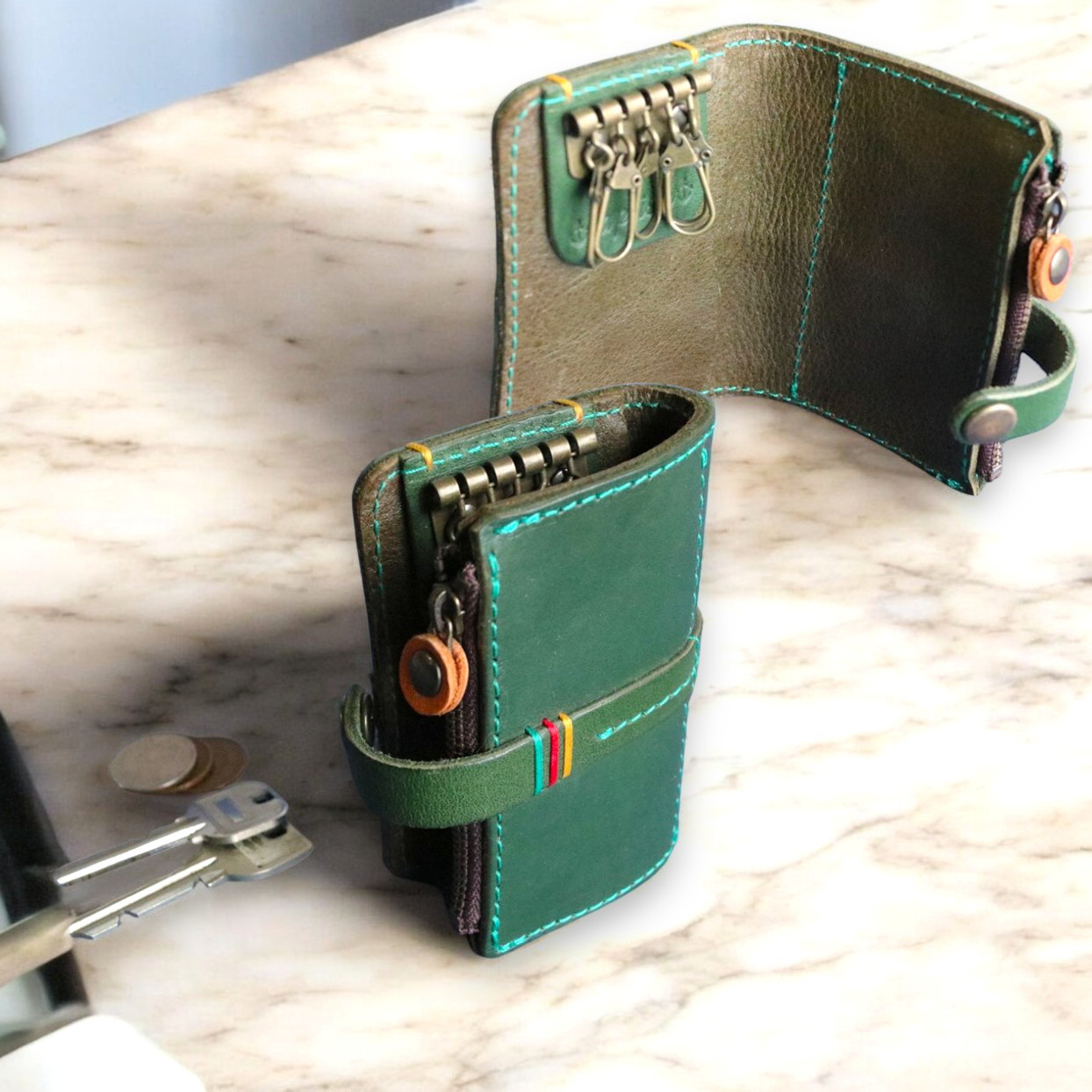 小銭入機能を持つレザーキーケース 【革６色】・糸＆刺繍が12色カスタム無料・名入れ有料・ac-13