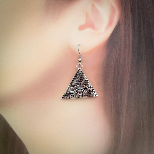 ピラミッドとミイラの入った棺《エジプト》アシンメトリーピアス